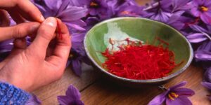 Best Ways to Use Saffron in Cooking & Drinks