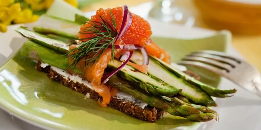 Asparagus with Salmon Caviar